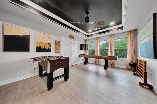 Building Photo - 8826 Forest Side Dr
