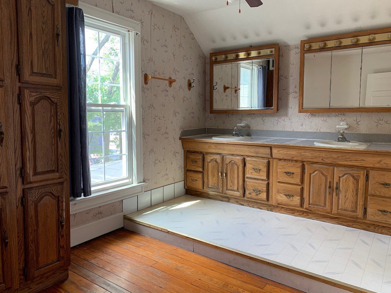 Building Photo - 4821 Walker Ave