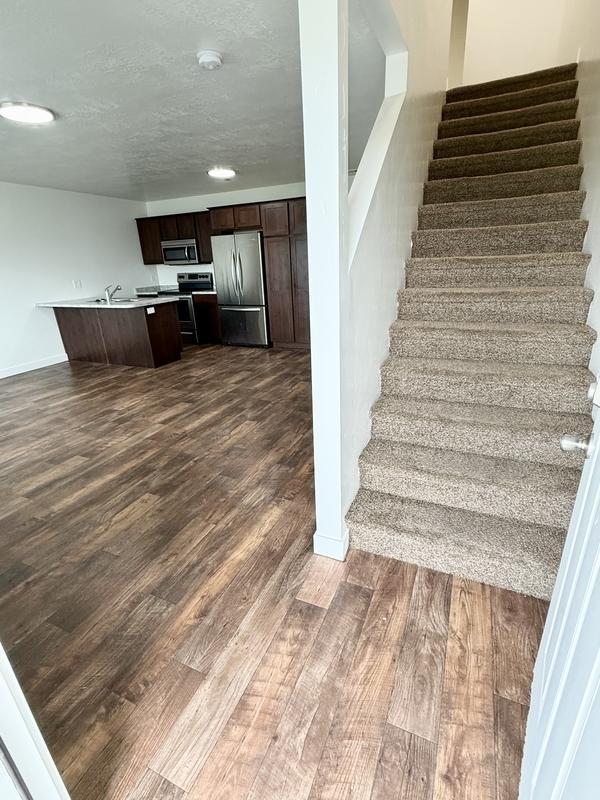 Building Photo - 676 E 550 S