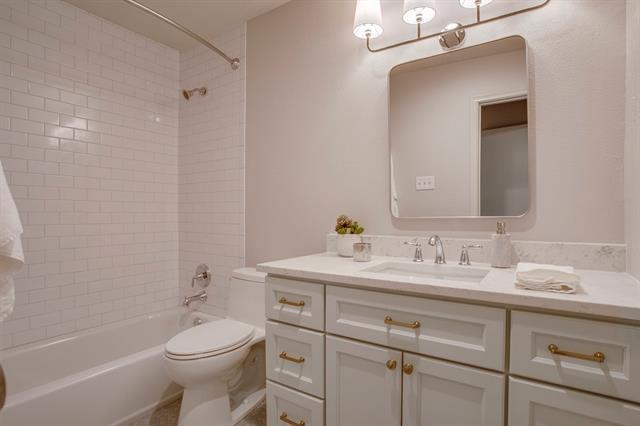 Building Photo - 5473 Anita St