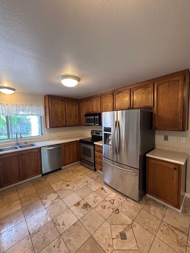 Building Photo - !!! MOVE IN SPECIAL - $500 OFF FIRST MONTH'S RENT!!!! 3 bedroom 2 bathroom Single Family Home wit...
