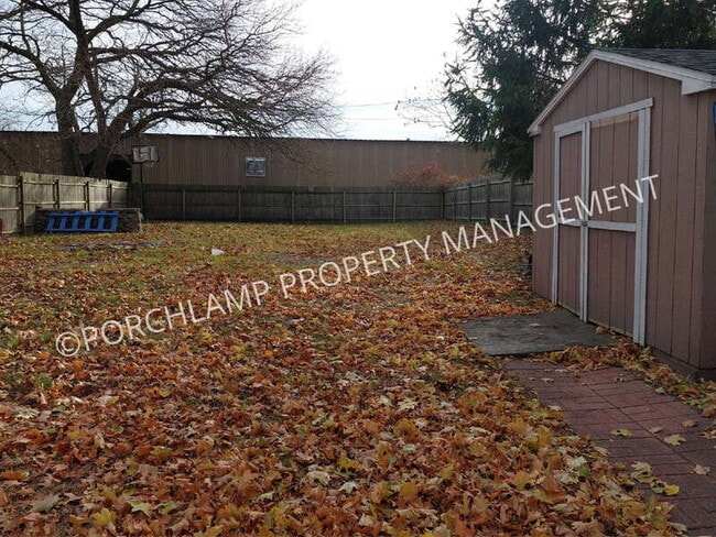 Building Photo - 541 W Grand Ave