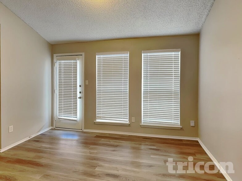 Building Photo - 327 Moss Hill Dr