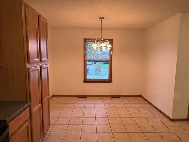 Building Photo - Orchard Crest Home with Willard Schools