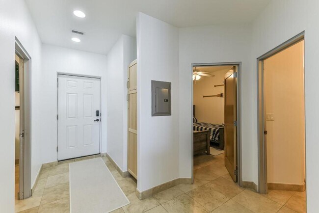 Building Photo - 9420 Seawall Blvd