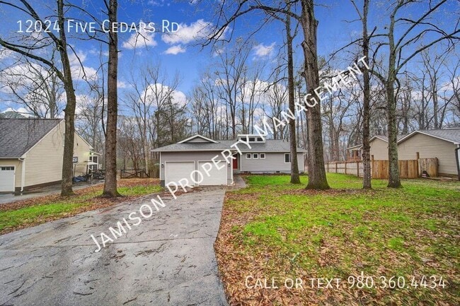 Building Photo - 12024 5 Cedars Rd