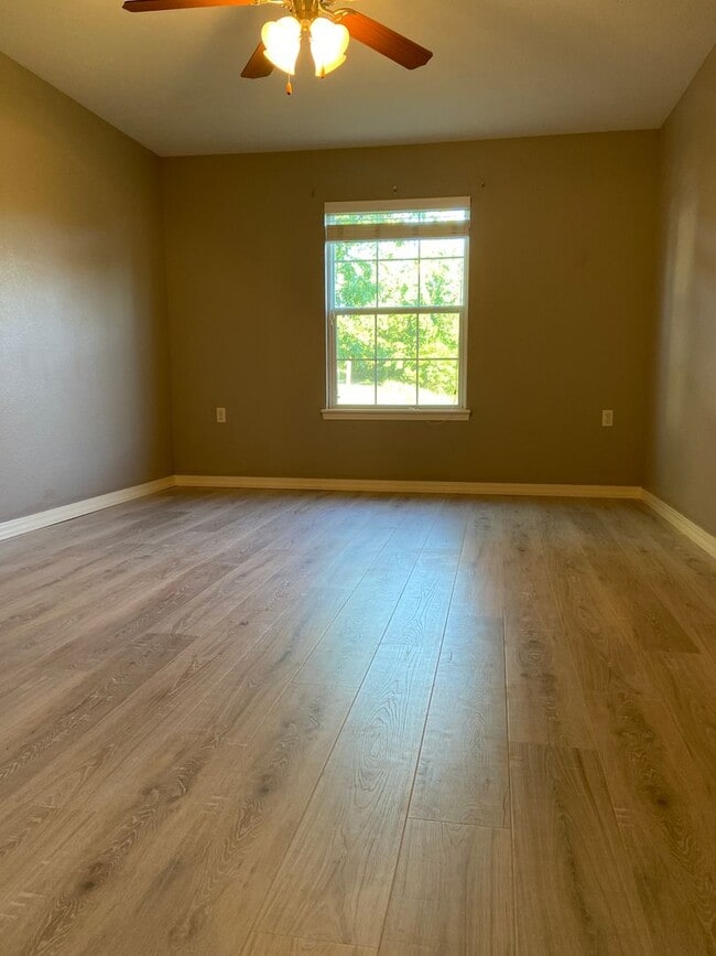 Building Photo - Condominium in FoxPointe