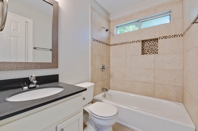 Building Photo - 1302 Crete Ln