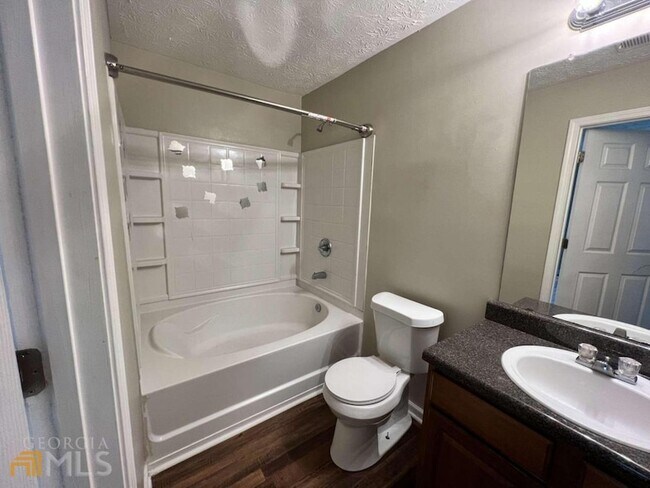 Building Photo - 13101 Fairington Ridge Cir