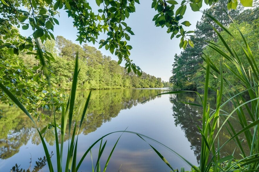 Building Photo - 5518 Tahoe Dr