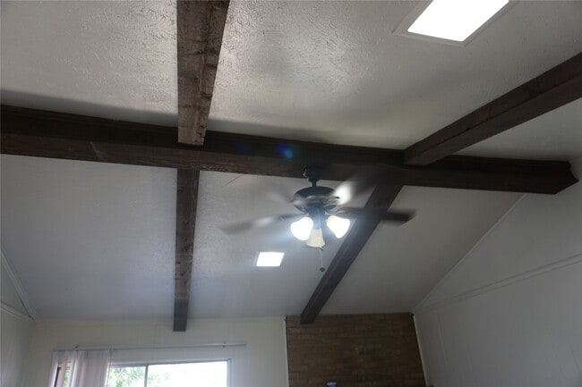 Building Photo - 1913 Normal Park Dr