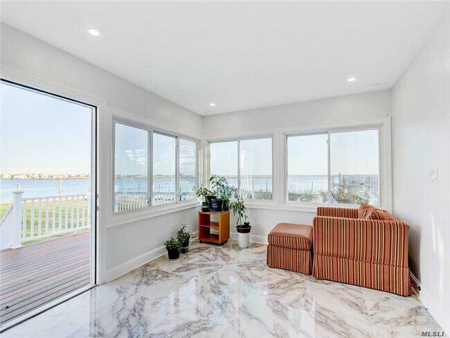 Building Photo - 3395 Bay Front Pl