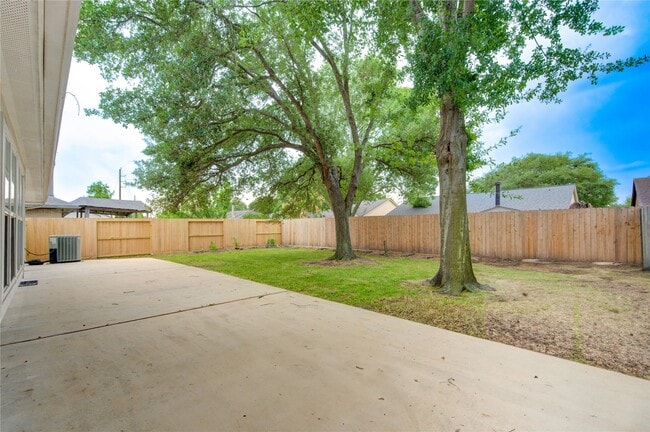 Building Photo - 2215 Squire Dobbins Dr