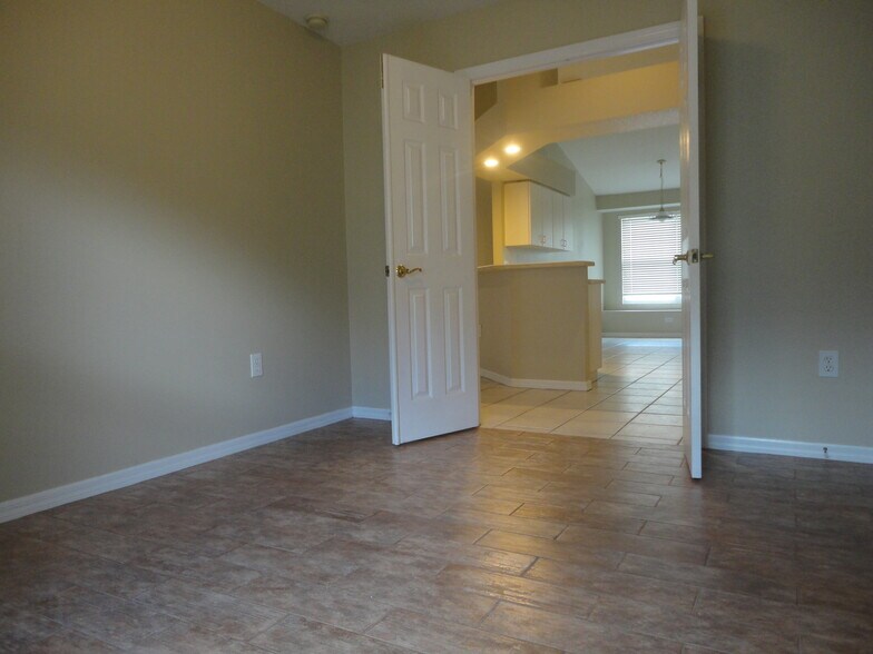 Building Photo - 1452 Baythorn Dr