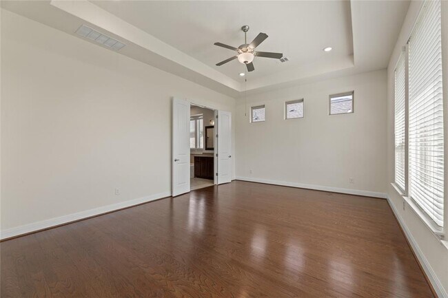 Building Photo - 5704 Monrovia Ln