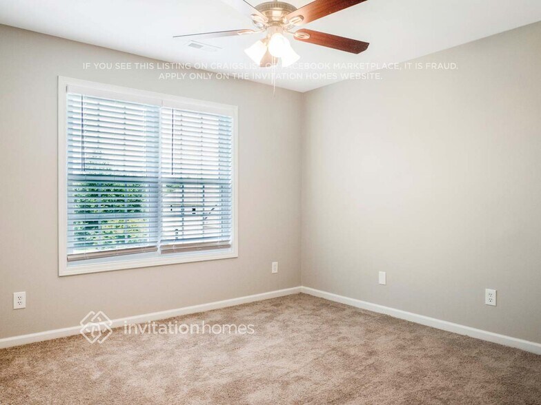 Building Photo - 1119 E Shoreview Rd