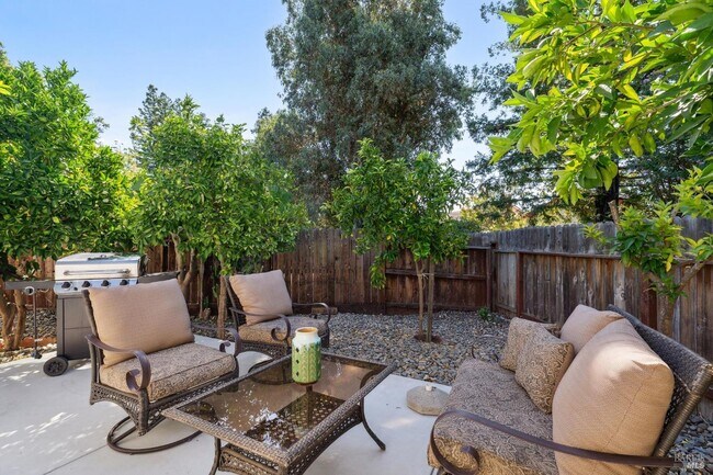 Building Photo - 524 Tipperary Dr