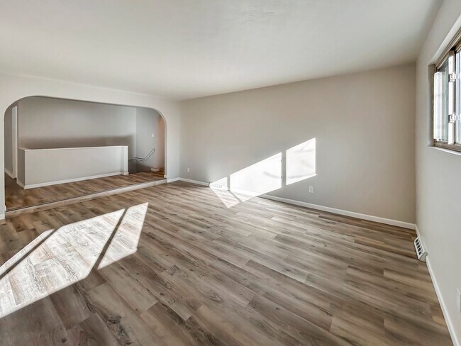 Building Photo - $0 DEPOSIT OPTION. 4 BED 3 BATH IN HAMPDEN HEIGHTS!