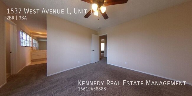 Building Photo - Location, Location, Location! 2 Bedroom To...