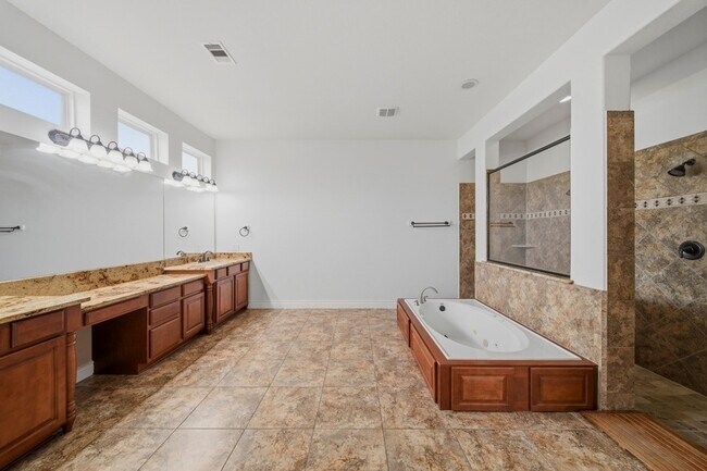 Building Photo - 33 Combwell Garden