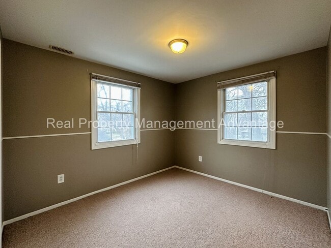 Building Photo - Cute Three-Bedroom with Large Deck!