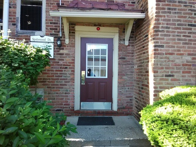 Entry - 5735 Spotswood Dr