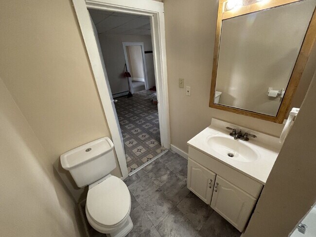Building Photo - All-Inclusive Living! Move-In Ready 2-Bedroom Apartment with Heat and Electricity included in San...