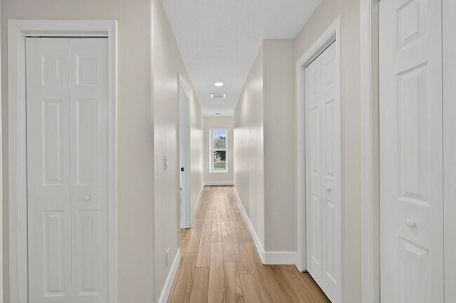 Building Photo - 1135 Staghorn St