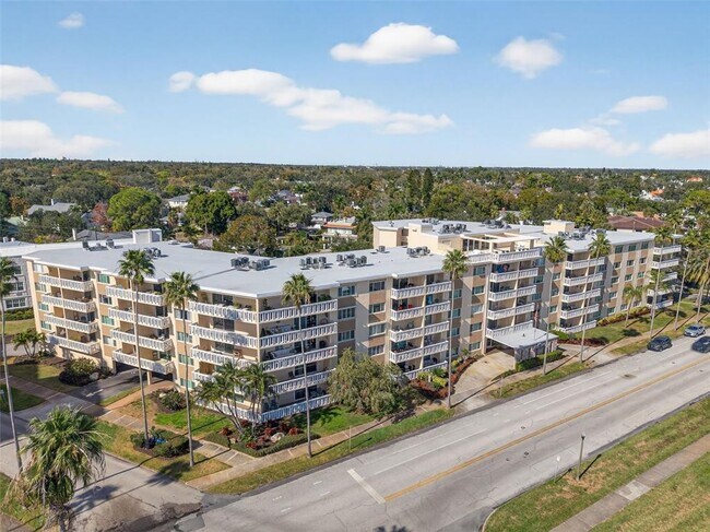 Building Photo - 1200 N Shore Dr NE