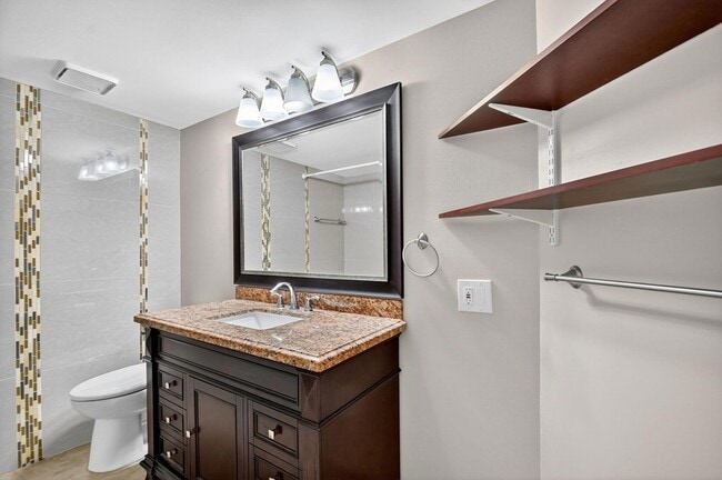 Building Photo - 5040 Rose Hill Dr