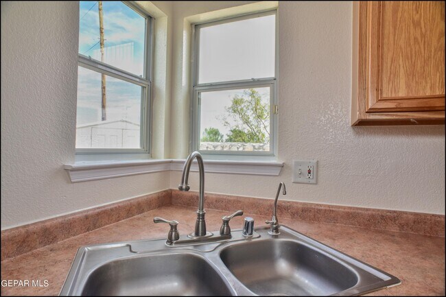 Building Photo - 4613 Robert Holt Dr