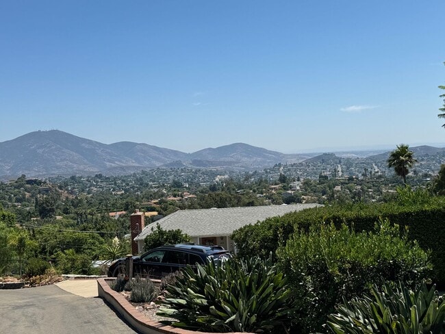 Building Photo - 4884 Vista Arroyo