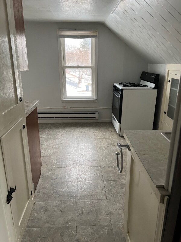 Building Photo - 2108 Charles St