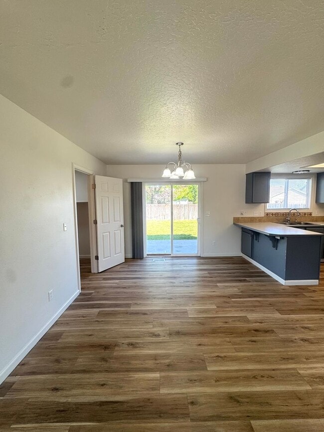 Building Photo - Spacious 5-Bedroom Home in Prime Nampa Location