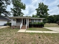Building Photo - 204 W Barbee St
