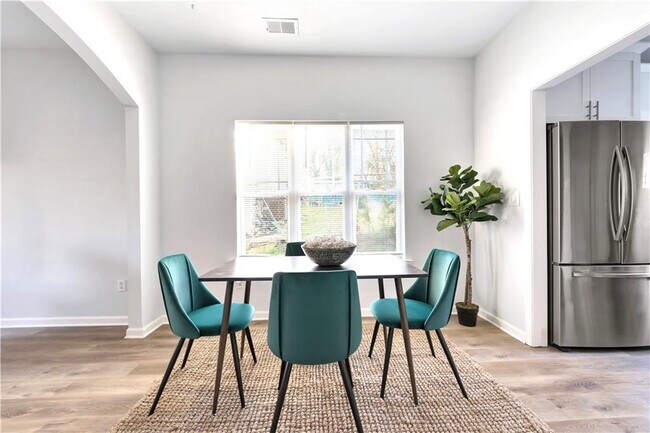 Building Photo - 56 Holly Rd NW