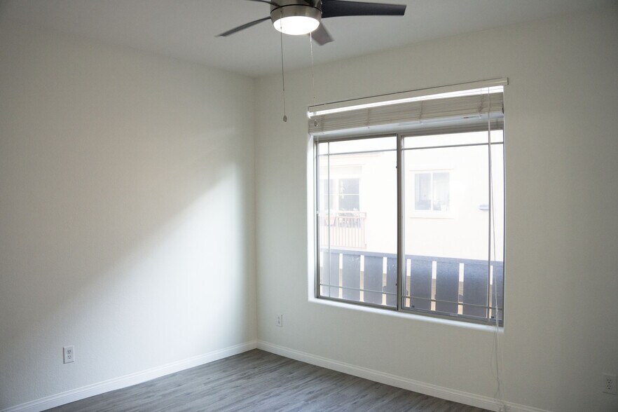 Building Photo - 900 S 94th St