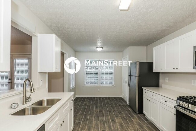 Building Photo - 5 Bedroom Pet-Friendly Home in ELLENWOOD, GA with Main Street Renewal