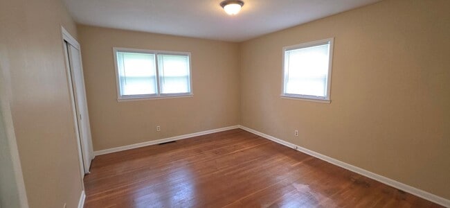 Building Photo - 3 BR 2 BA 2 Living Areas! Glendale Schools!  $1295