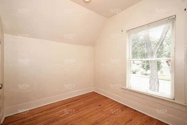 Building Photo - 322 W Laurel St