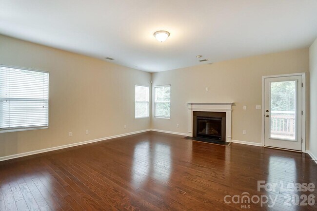 Building Photo - 1934 Madeira Cir