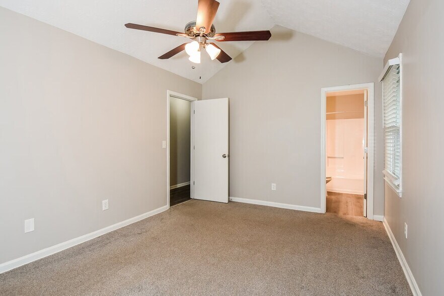 Building Photo - 1471 Daniel Ln