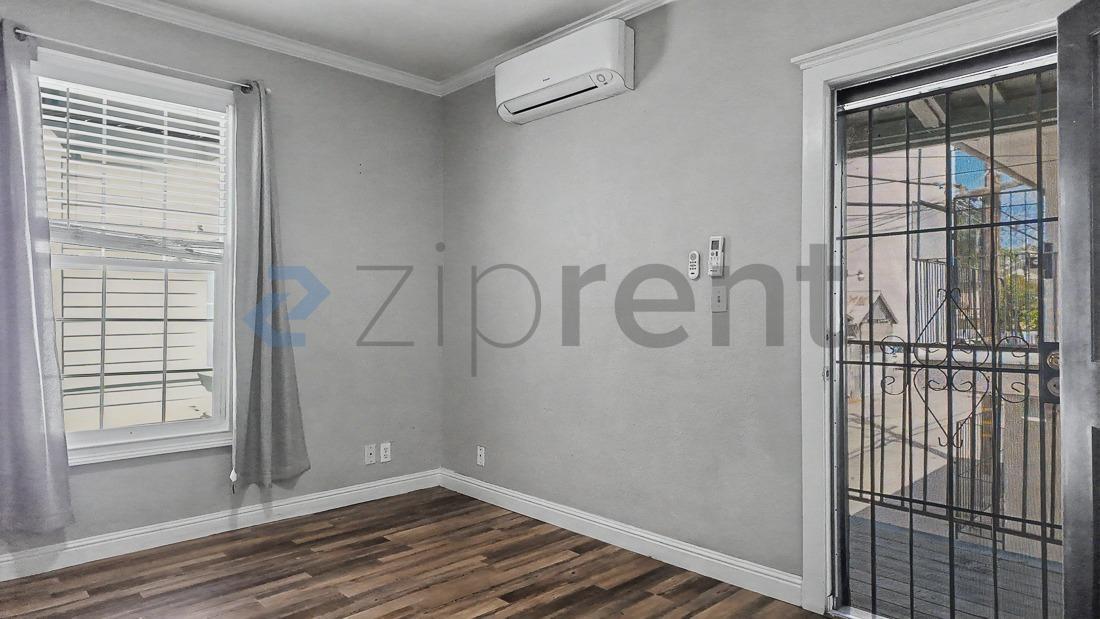 Building Photo - Unit B