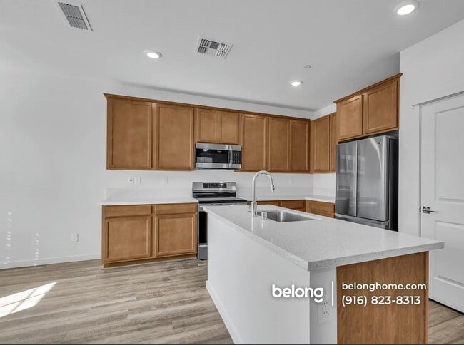 Building Photo - 305 Cinema St