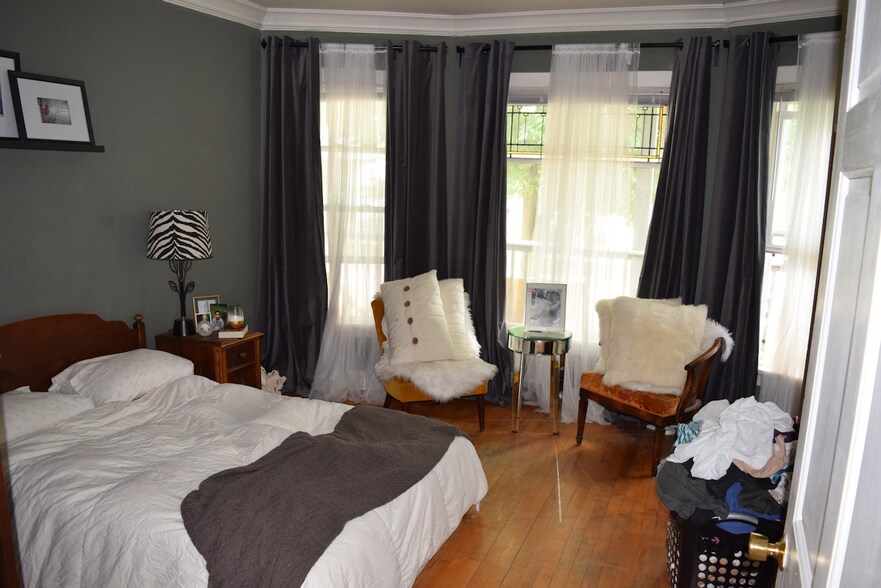 Front Bdrm - 310 N Ingersoll St