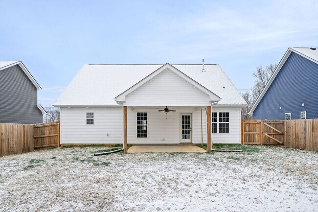 Building Photo - Pet Friendly Three Bedroom with Bonus!