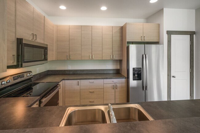 Building Photo - Pet Friendly! Gorgeous 3 Bedroom condo with double stall attached garages with AC.