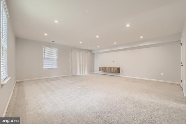 Building Photo - 2911 Stagg Ln