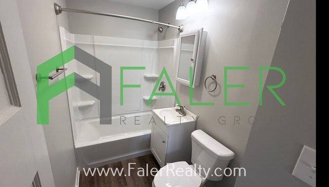 Building Photo - Belmont Bungalow!