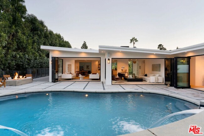 Building Photo - 2600 Zorada Dr